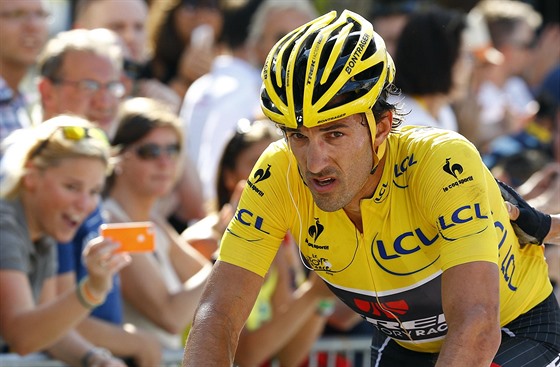 Fabian Cancellara dojídí do cíle tetí etapy Tour de France.