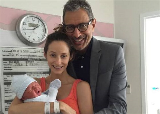 Jeff Goldblum a Emilie Livingstonová ukázali syna. Narodil se 4. ervence 2015.