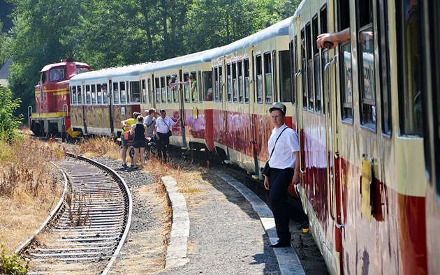 Bezzubá Zubačka. Historické vlaky nesmí na trať, kterou kdysi zachraňoval Štrougal