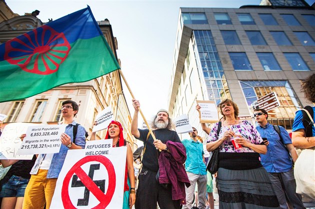 Demonstrace na podporu uprchlík� na pra�ském Václavském nám�stí (1.�ervna 2015)