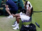 Nmecký tenista Dustin Brown odhalil v pestávce utkání 2. kola Wimbledonu...