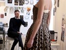 Raf Simons pi píprav nové kolekce ve filmu Dior a já
