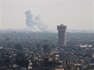 Z Pásma Gazy je vidt kou ze severu Sinaje, kde armáda bojuje s ozbrojenci (1....
