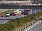 Nehoda dvou nkladnch aut na 6,5. kilometru dlnice D11 ve smru na Prahu...