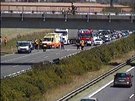 Nehoda dvou nkladnch aut na 6,5. kilometru dlnice D11 ve smru na Prahu...