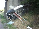 P�i nehod� na R7 narazil �idi� do mostn� konstrukce. (3.7.2015)