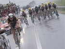 Cyklisty zastihl v 2. etap Tour de France i dé.