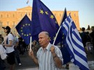 Před řeckým parlamentem v Aténách ve čtvrtek večer protestovaly tisíce...