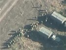 Snímek z videa poízeného bezpilotními letouny ukrajinského dobrovolnického...