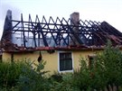 V obci Dená nkdo zapálil oputný dm s hospodáskými staveními.