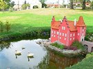 V zámeckém parku Berchtold objevíte miniatury známých hrad a zámk.