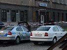 Podpálené policejní auto u sluebny poblí nádraí Praha-Bubny (4. ervence...