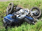 Motocyklista se ve Velkých Karlovicích na Vsetínsku ván zranil pi sráce s...