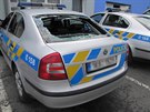 Krupobití na Chebsku poniilo tém ticet policejních aut (8. ervence 2015).