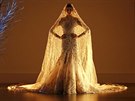 Brazilská modelka Ana Beatriz Barrosová ve svatební toalet z haute couture...