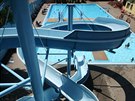 Pohled na bazén a atrakce v areálu Mstského koupalit ternberk.