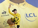Chris Froome zdraví fanouky, po tetí etap Tour de France jde do lutého.