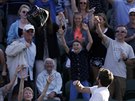 Gilles Simon se raduje, pes Tomáe Berdycha proel do tvrtfinále Wimbledonu.