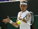 Lucie afáová bojuje o postup do osmifinále Wimbledonu proti Sloane...