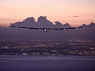 Solar Impulse 2 letí nad Havají.