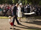 William a Kate s dtmi odcházejí ze ktu princezny Charlotte (5. ervence 2015).