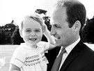 Princ William a jeho syn princ George na ktu princezny Charlotte (5. ervence...