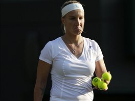 Rusk tenistka Svtlana Kuzncovov kiv tv v utkn 2. kola Wimbledonu...