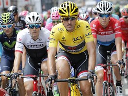 Fabian Cancellara se na startu tetí etapy Tour de France oblékl do luté.