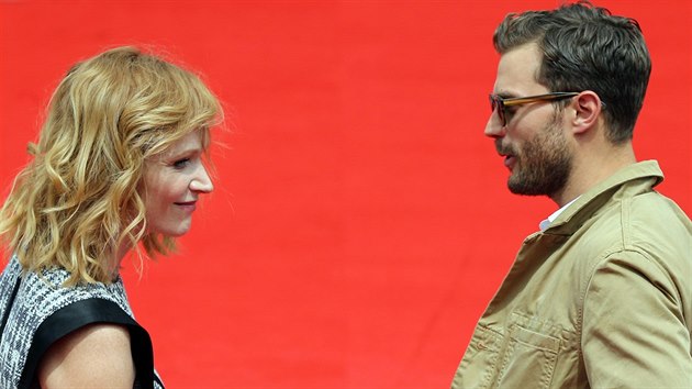 Jamie Dornan a Aa Geislerov na festivalu v Karlovch Varech.