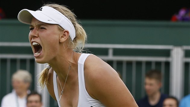 Dnsk tenistka Caroline Wozniack se raduje z postupu do 3. kola Wimbledonu pes Allertovou.