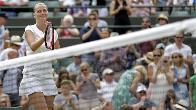 esk tenistka Petra Kvitov dkuje divkm za podporu ve 2. kole Wimbledonu.