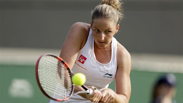 esk tenistka Kristna Plkov el ve 2. kole Wimbledonu Kuzncovov.