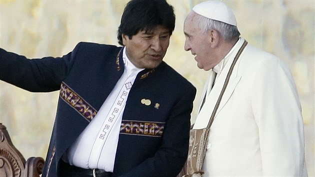 Papež František s Evo Moralesem během návštěvy Bolívie