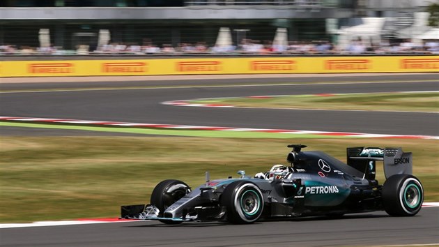 Lewis Hamilton pi kvalifikaci na Velkou cenu Velk Britnie.