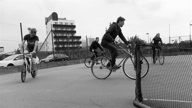 Bike polo.