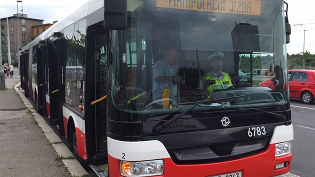 Dv dti a jejich maminky se zranily pi pdu v autobuse.