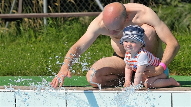 Koupalit v Klatovech. (1. ervence 2015)