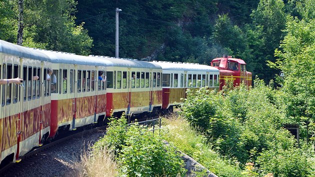 Drha je klenotem eskch eleznic a snoub se tu asn krajina s technickmi zzraky, kter jinde nenajdete.