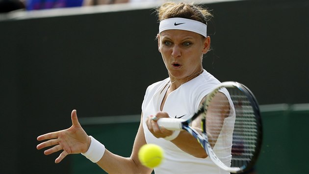 Lucie afov bojuje o postup do osmifinle Wimbledonu proti Sloane Stephensov.