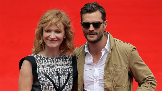 Jamie Dornan a Aa Geislerov na festivalu v Karlovch Varech