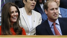 VZÁCNÍ HOSTÉ. Ve stedu zavítali na tenisový Wimbledon také britský princ...
