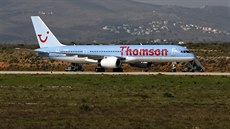 Britský letoun vletl do boue, tyi letuky se potloukly o strop. Ilustraní...