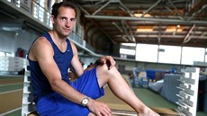 TADY MAKÁM. Král skoku o tyi Renaud Lavillenie se pipravuje v...