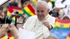 Pape obklopen bolivijskými davy