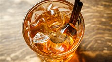 Old Fashioned Truffle Rum připravený v restauraci Na Golfu v Kostelci u Křížků
