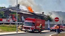 Poár budovy na praském nádraí Veleslavín