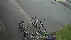 Zlodj v Karviné ukradl kolo, i kdy mu v tom bránila chodkyn