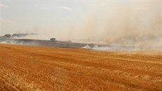 Poár pole u obce Kue na Písecku likvidovali jihoetí hasii v úterý nkolik...