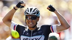 Zdeněk Štybar slaví vítězství v šesté etapě Tour de France.
