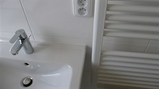 Elektrická zásuvka je umístna píli blízko v ochranné zón umyvadla. Jde o...